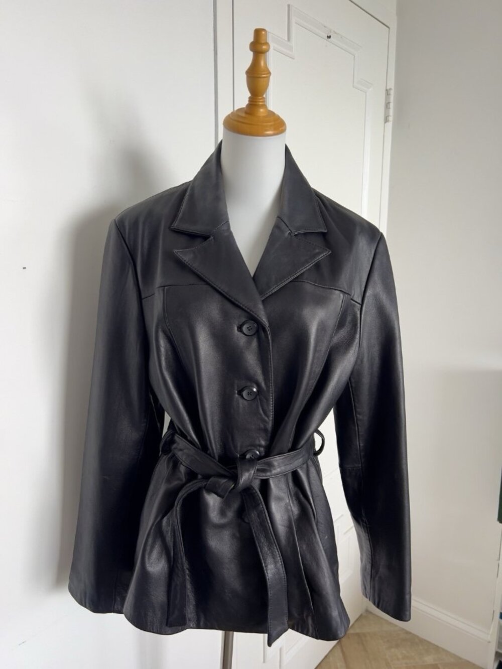 Wilsons M Julian Women's Sz Large 100% Leather Jacket Belted Black Car Coat VTG